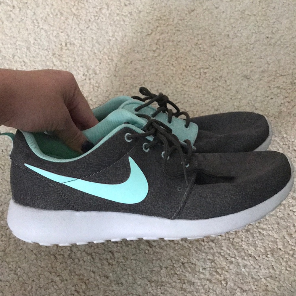 Nike teal roshes